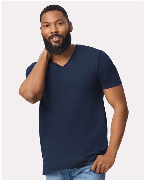 Unisexe Softstyle® T-shirt col en V